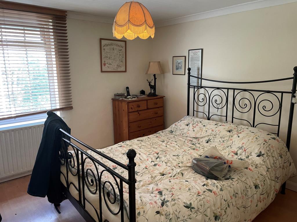 Lot: 116 - FOUR-BEDROOM COTTAGE FOR INVESTMENT -